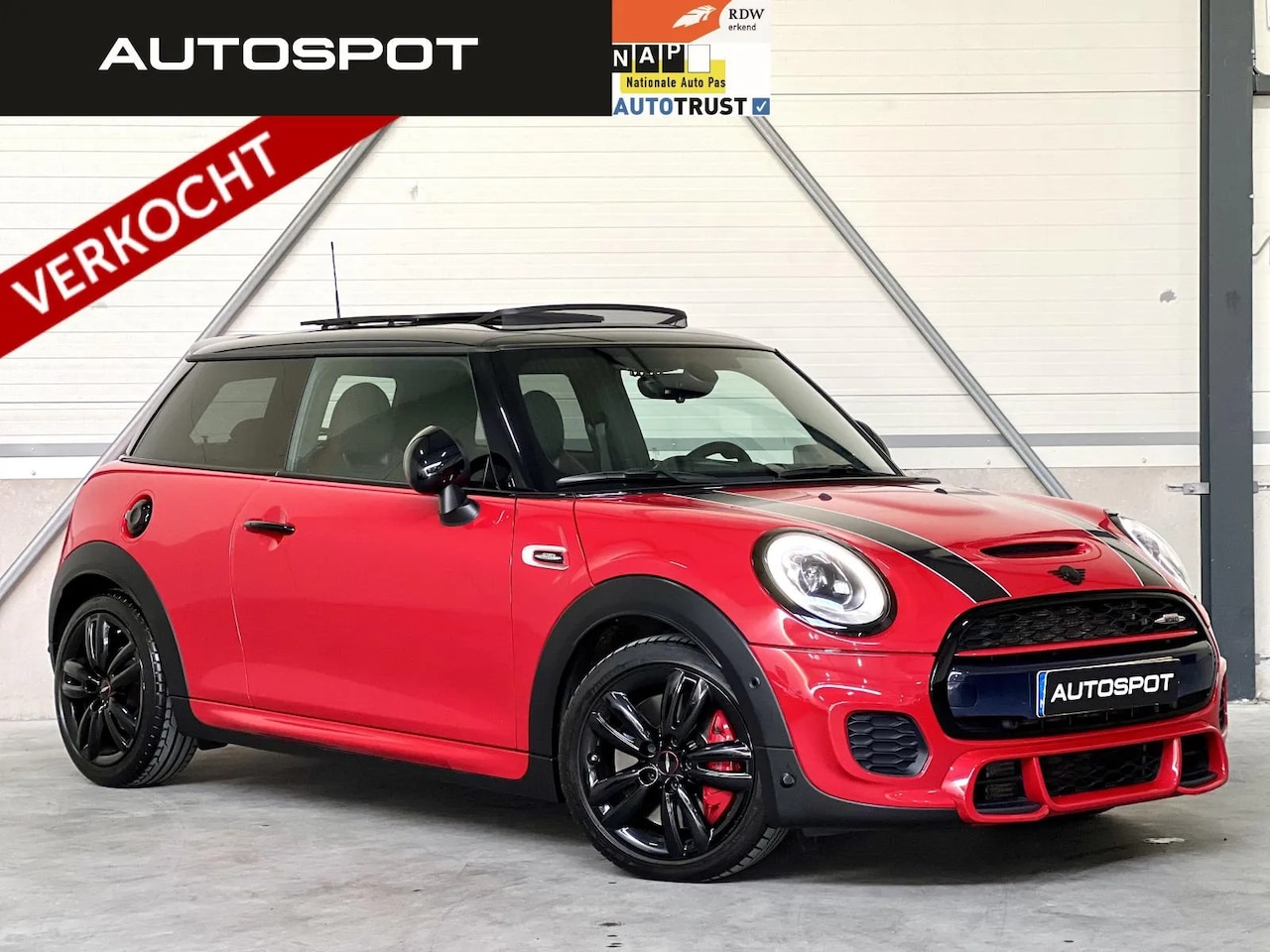 MINI John Cooper Works - 2.0 Chili 231PK Pano Navi H&K Camera - AutoWereld.nl