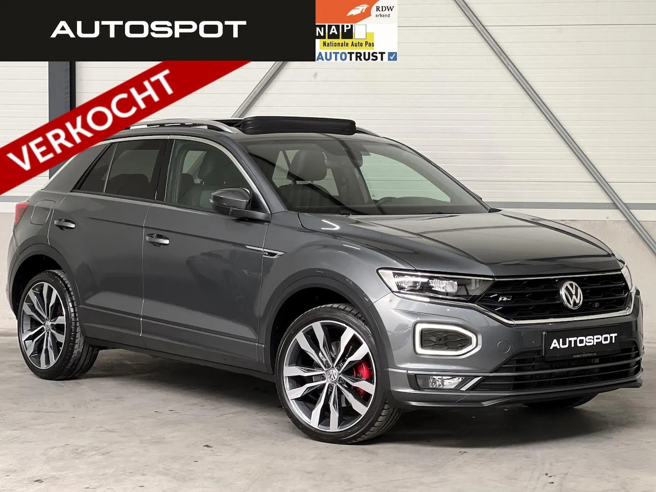 Volkswagen T-Roc - 2.0 TSI 4Motion R-Line Pano ACC Navi Trekhaak - AutoWereld.nl