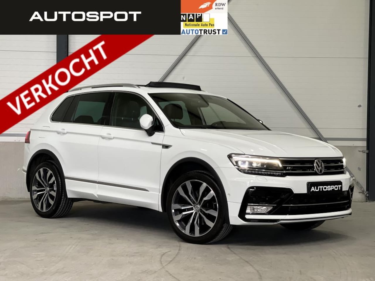 Volkswagen Tiguan - 2.0 TSI 4Motion 2x R-Line Pano Virtual HUD - AutoWereld.nl