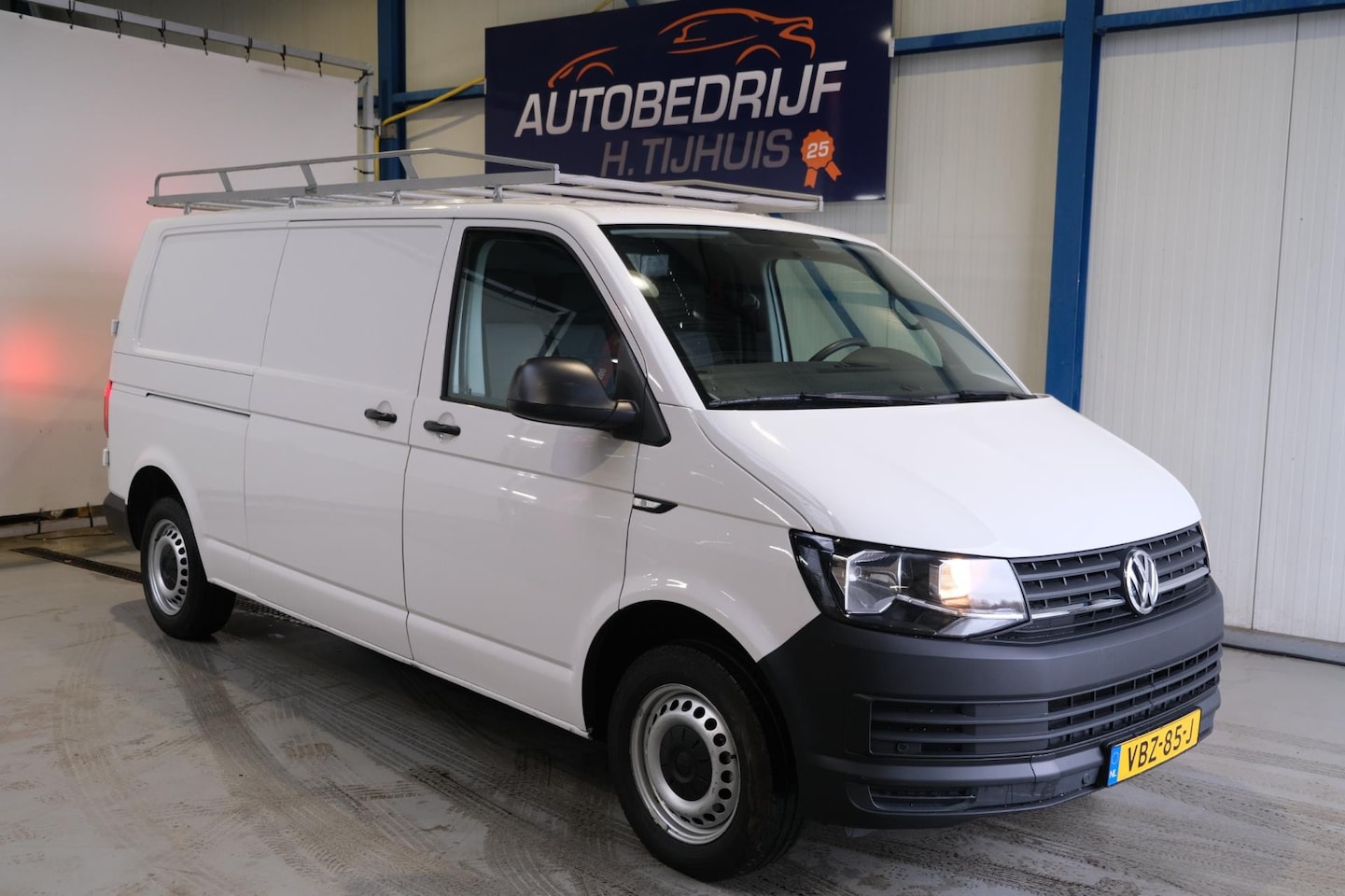 Volkswagen Transporter - 2.0 TDI L2H1 - N.A.P. 2x Schuifdeur, Airco, PDC, Trekhaak. - AutoWereld.nl