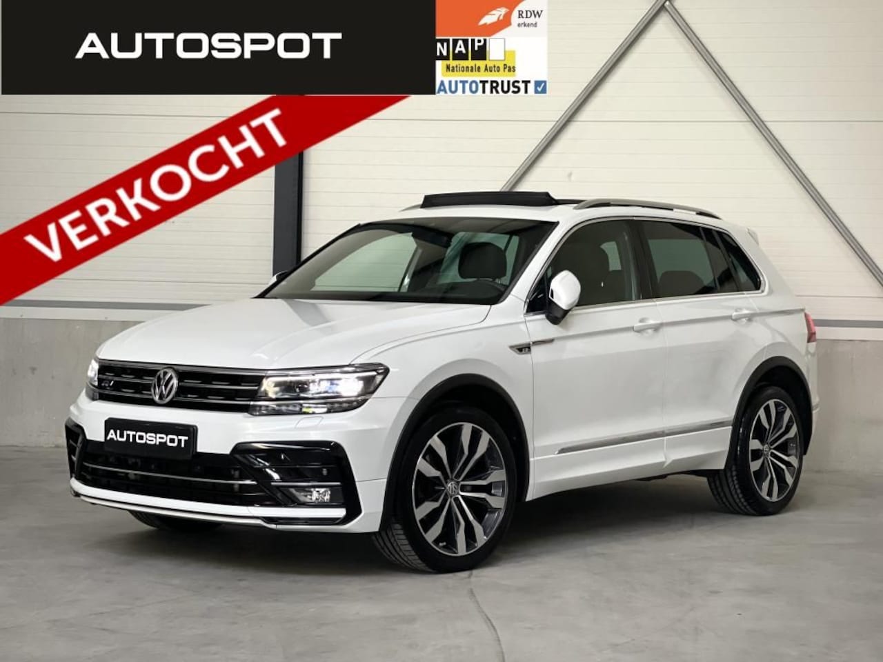 Volkswagen Tiguan - 2.0 TSI 4Motion 220PK 3x R-Line FULL PANO HUD - AutoWereld.nl