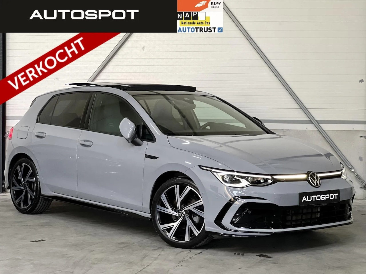 Volkswagen Golf - 1.5 eTSI R-Line Pano Navi ACC Harman Kardon - AutoWereld.nl