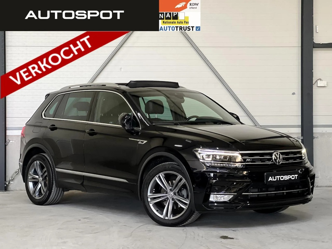 Volkswagen Tiguan - 1.4 TSI 3x R-Line Alle Opties Virtual Pano - AutoWereld.nl