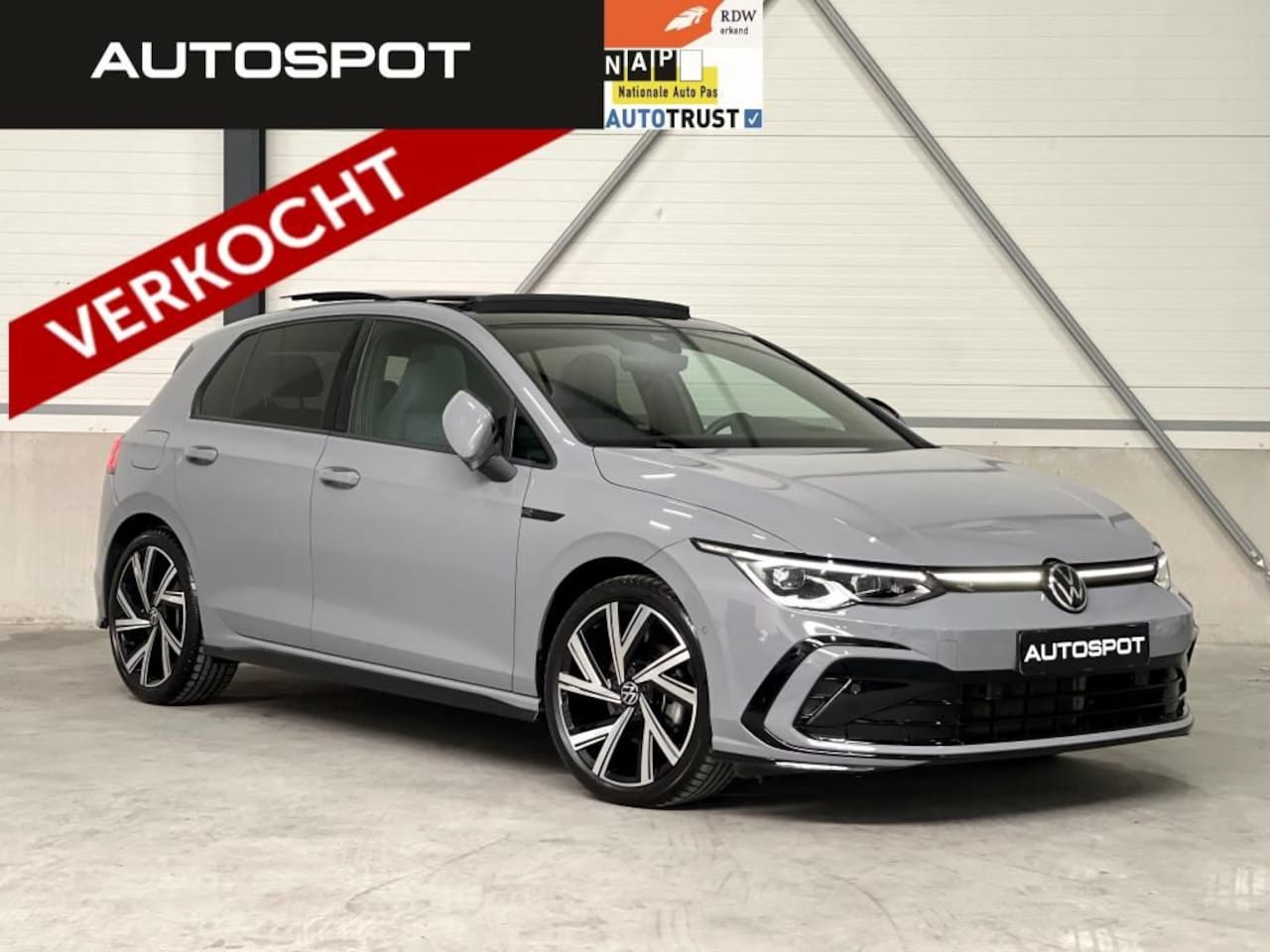 Volkswagen Golf - 1.5 eTSI R-Line FULL HUD NaviPro Pano Harman - AutoWereld.nl