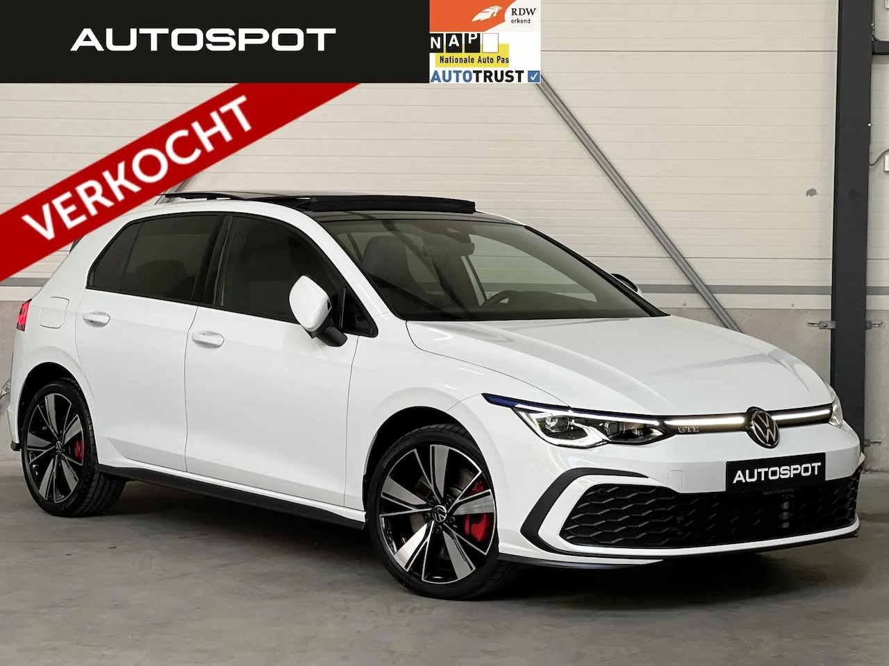 Volkswagen Golf - 1.4 eHybrid GTE 245 Pk Pano ACC IQ Light Camera - AutoWereld.nl