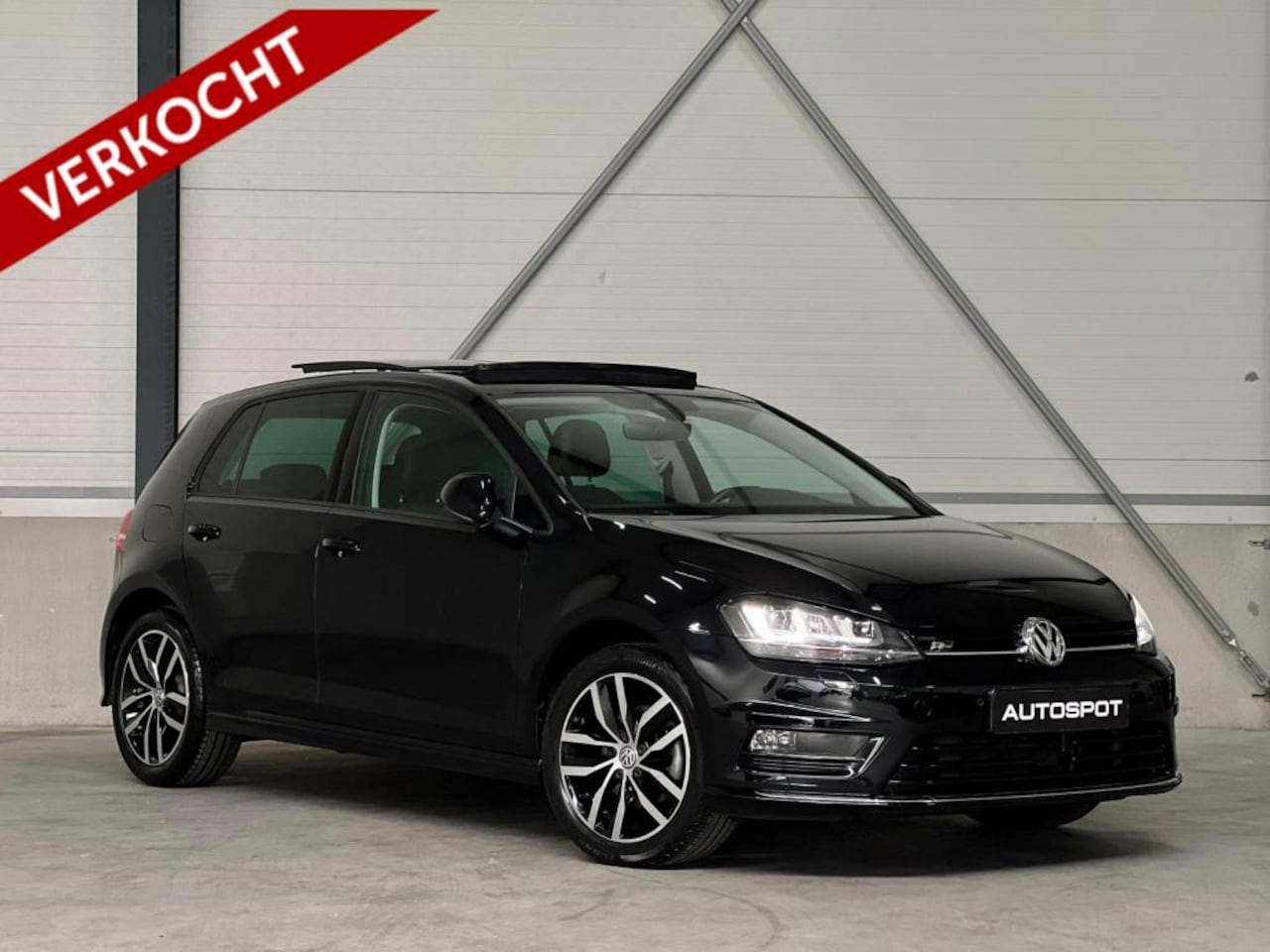 Volkswagen Golf - 1.4 TSI 150Pk R-Line Pano Camera Navi Leder - AutoWereld.nl