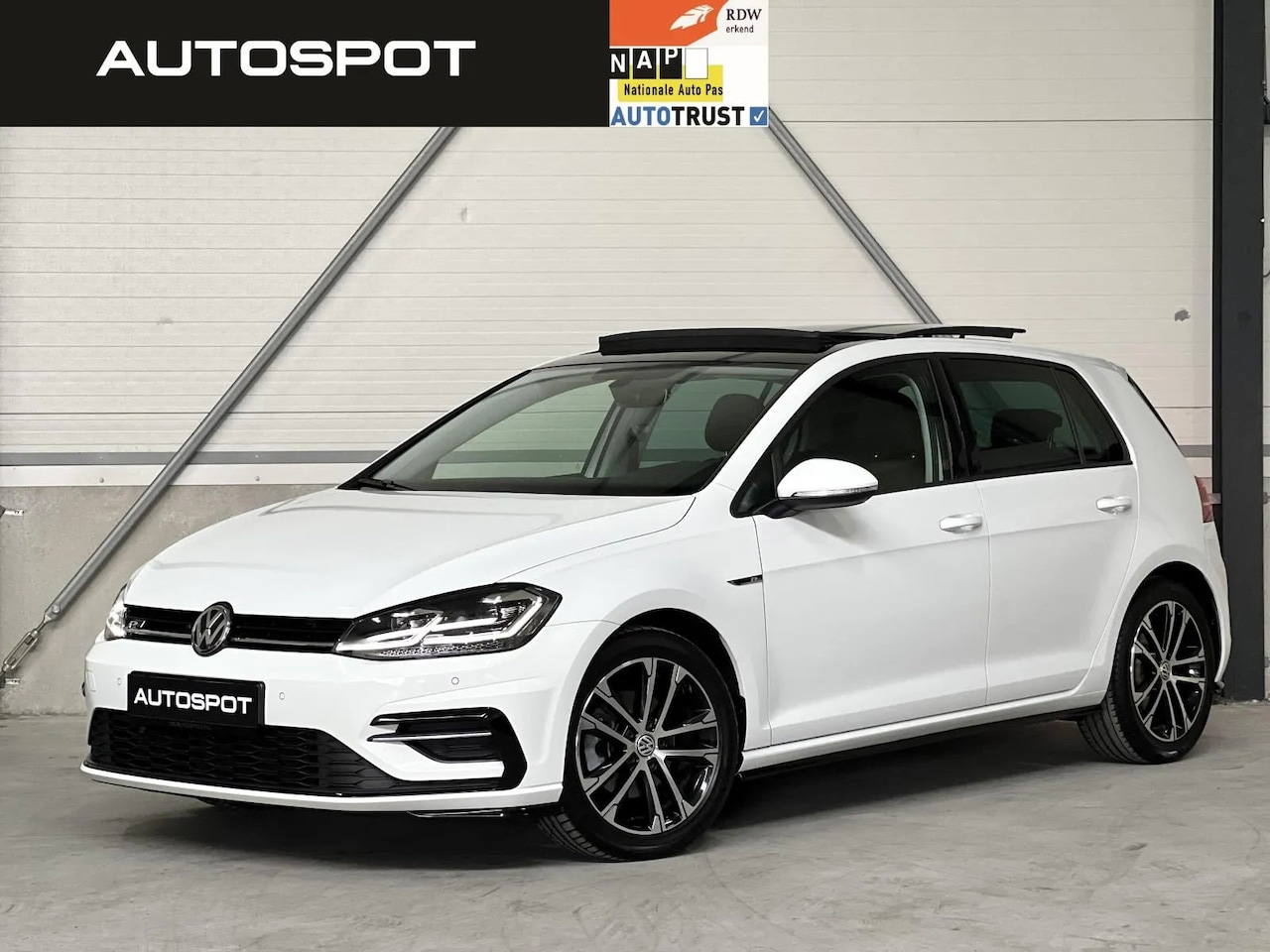 Volkswagen Golf - 1.5 TSI R-Line 150Pk Pano ACC Navi Virtual - AutoWereld.nl