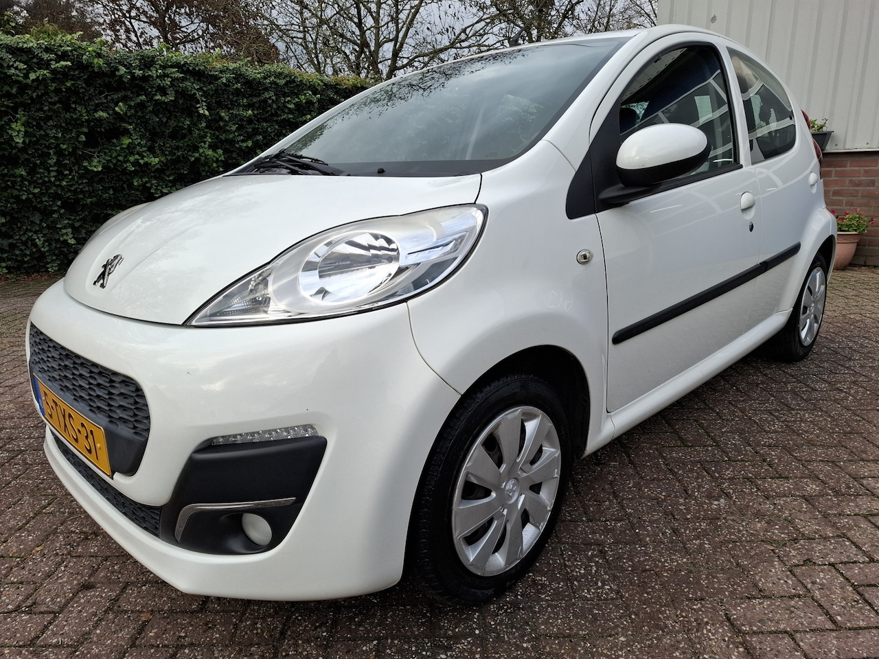 Peugeot 107 - 1.0 Active AIRCO/LEDEREN BEKLEDING/LED 68PK - AutoWereld.nl