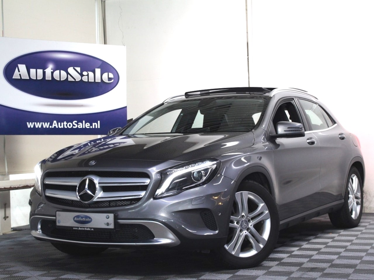 Mercedes-Benz GLA-Klasse - 180 Ambition AUT PANO NAV XENON STOELVW PDC CRUISE '16 - AutoWereld.nl