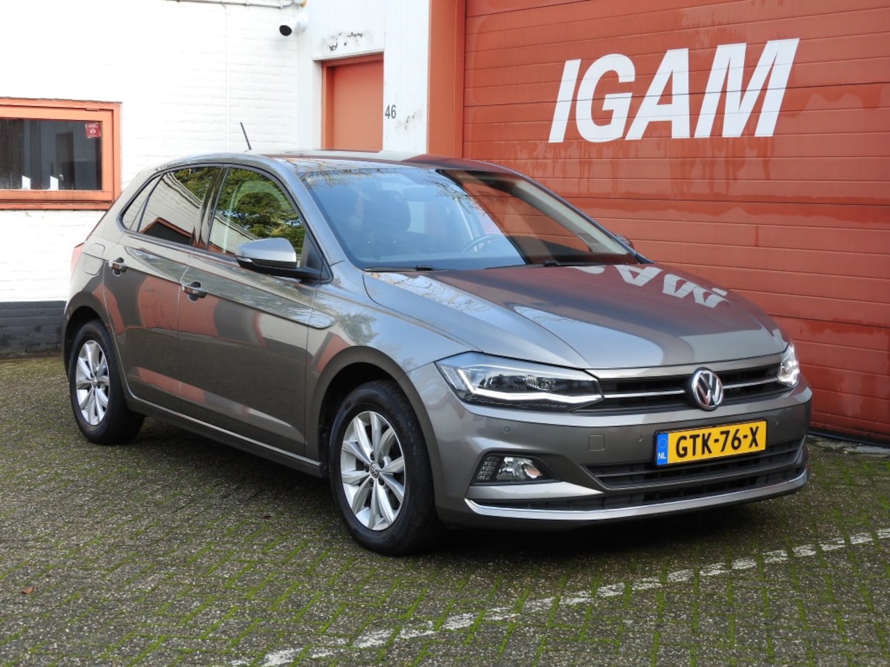 Volkswagen Polo - 1.0 TSI Highline 1.0 TSI Highline, AUTOMAAT airco, CC, stoelverw. multi media, et - AutoWereld.nl