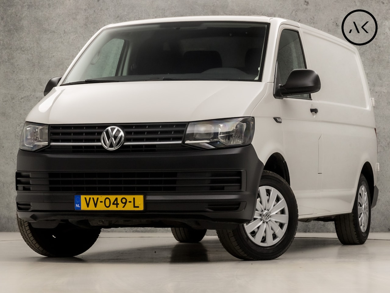 Volkswagen Transporter - 2.0 TDI L1H1 Trendline (AIRCO, CRUISE, BLUETOOTH, 3 ZITPLAATSEN, TREKHAAK, ARMSTEUN, IEUWS - AutoWereld.nl