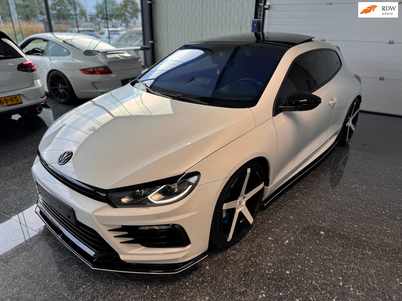 Volkswagen Scirocco - 2.0 TFSI R 2017 DSG Pano 380PK Uniek!! R20 - AutoWereld.nl