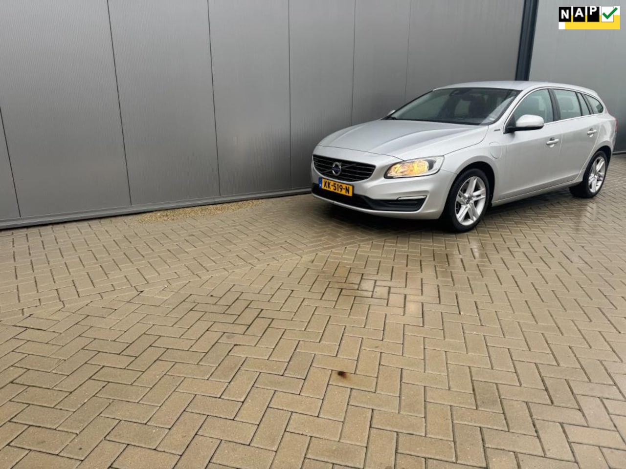 Volvo V60 - 2.4 D6 Twin Engine Momentum 2.4 D6 Twin Engine Momentum - AutoWereld.nl