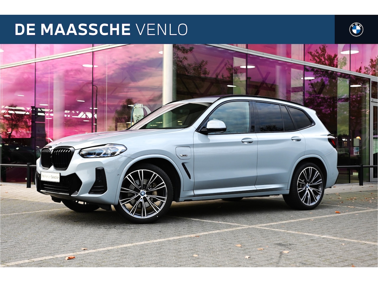 BMW X3 - xDrive30e High Executive M Sport Automaat / Panoramadak / Trekhaak / Laserlight / Sportsto - AutoWereld.nl