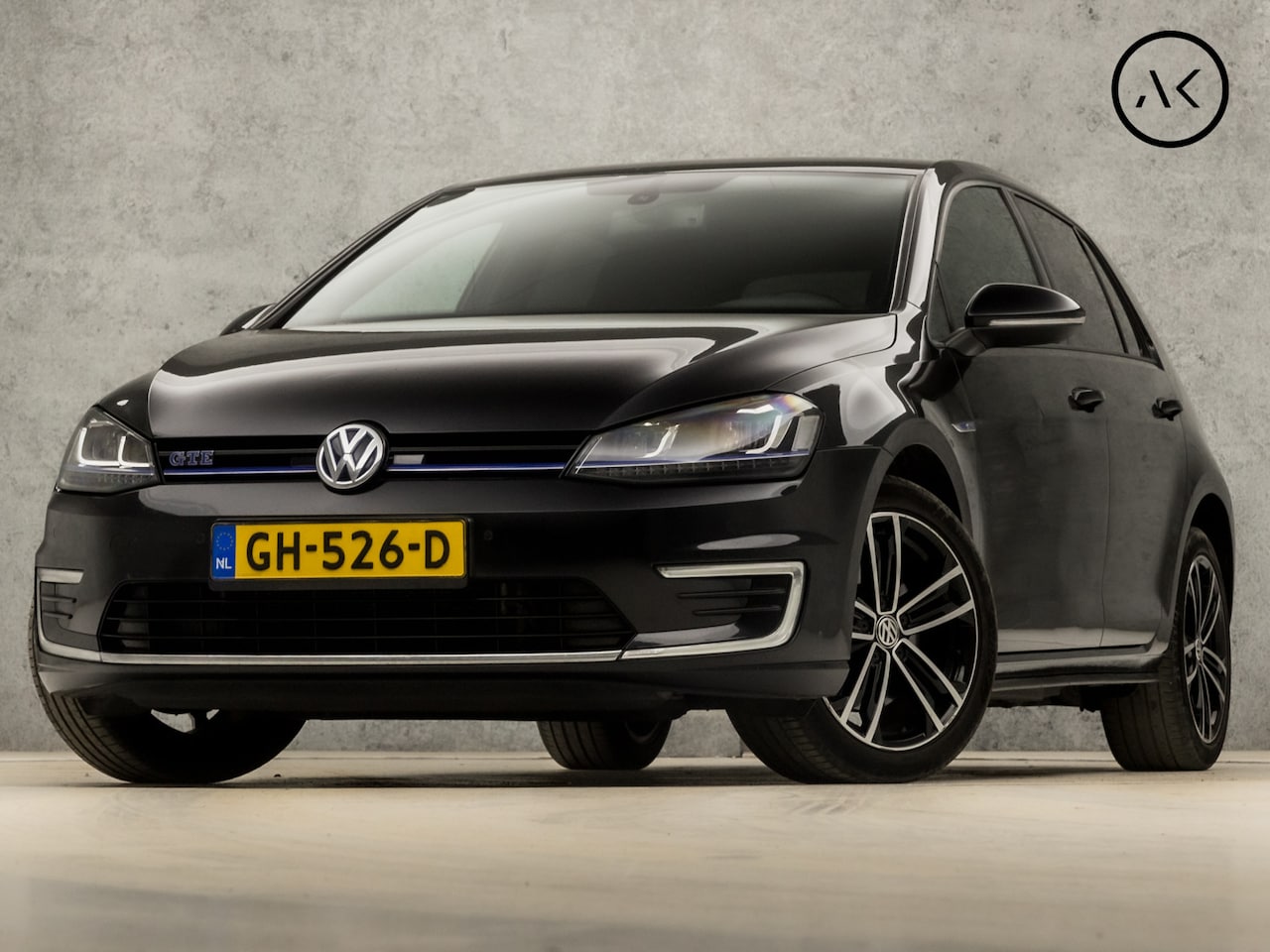 Volkswagen Golf - 1.4 TSI GTE Sport 204Pk Automaat (NAVIGATIE, CLIMATE, GETINT GLAS, SFEERVERLICHTING, PARKE - AutoWereld.nl