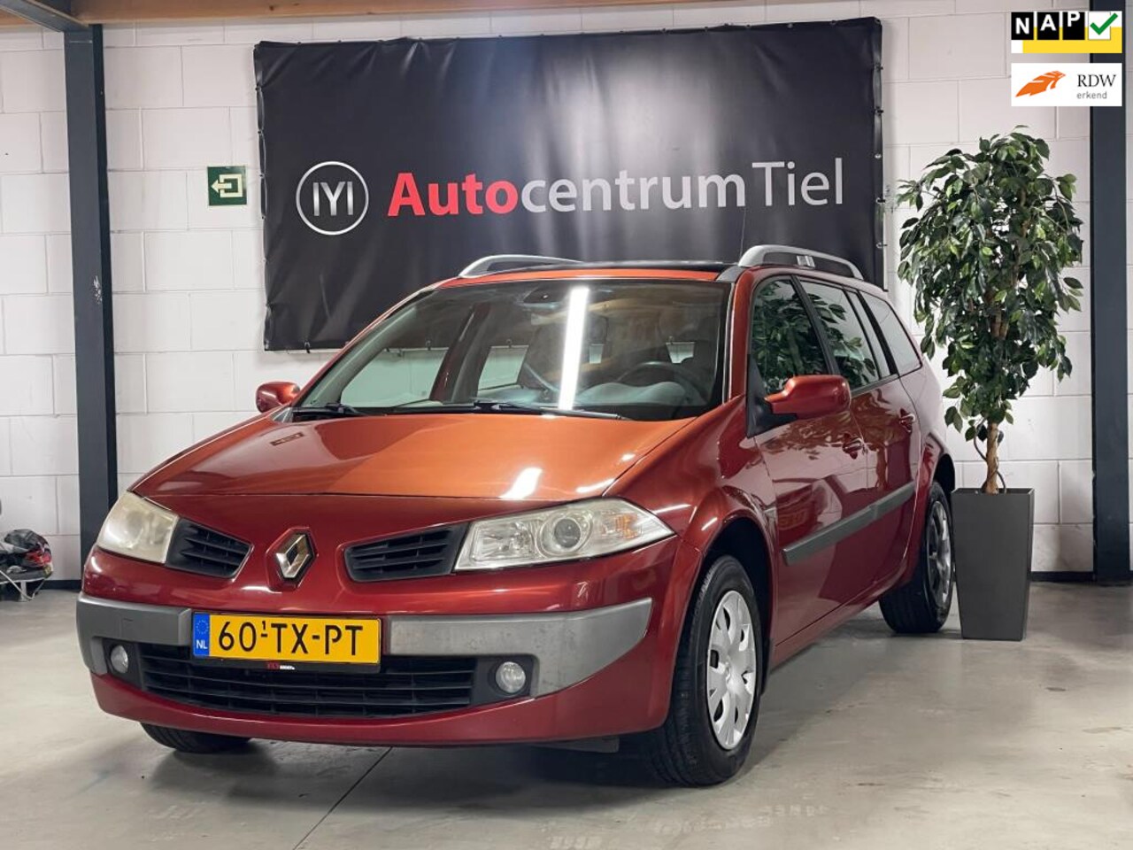 Renault Mégane Grand Tour - 1.6-16V Business Line * NAP * PDC - AutoWereld.nl