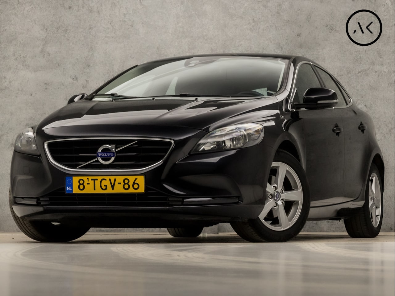 Volvo V40 - 1.6 D2 Summum (NAVIGATIE, CLIMATE, CRUISE, PARKEERSENSOREN, TREKHAAK, SPORTSTOELEN, NIEUWE - AutoWereld.nl