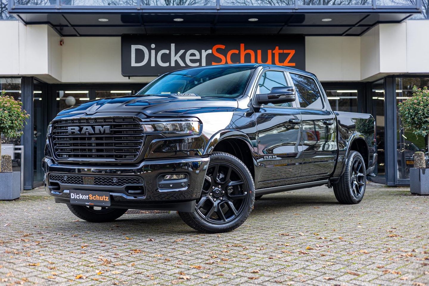 Dodge Ram 1500 - Crew Cab Laramie Night NEW MODEL! - AutoWereld.nl