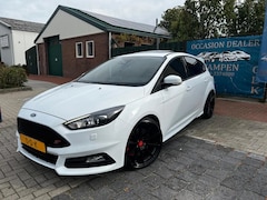 Ford Focus - 2.0 ST-3 Schuifdak|BLIS|Bi-Xenon|Elektrisch Verstelbare Stoelen|Leder|Cruise Control|WINTE