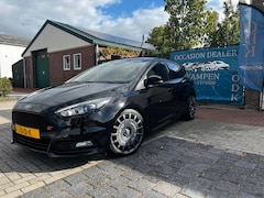 Ford Focus - 2.0 ST-2 250PK BULL-X|cruise|navi|keyless|bi-xenon & led|verlaagd