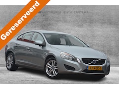 Volvo S60 - 2.0T Intro Edition | Navigatie | Leer | Lane assist | BLIS | Stoelverwarming | NL auto |