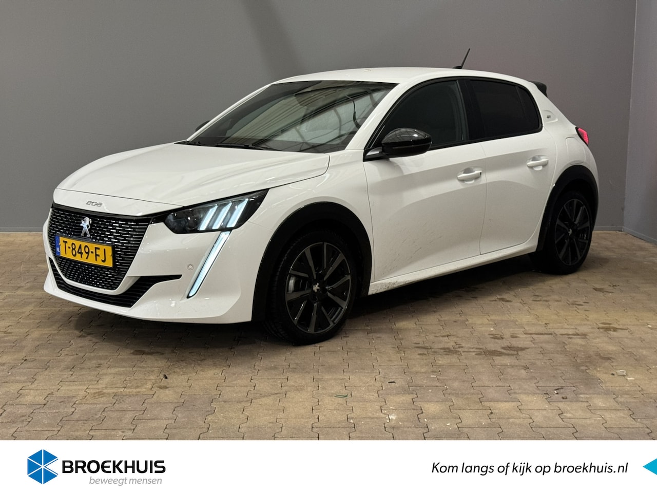 Peugeot 208 - 1.2 100PK GT | Automaat! | Camera | 17'' Lichtmetaal | Leder/Stof | Carplay | DAB+ | Parke - AutoWereld.nl