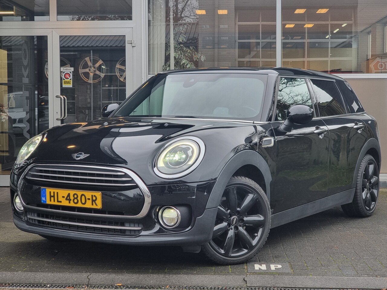 MINI Clubman - Mini 1.5 Cooper Chili PANO / HEAD-UP / STOELVERWARMING / NAP - AutoWereld.nl