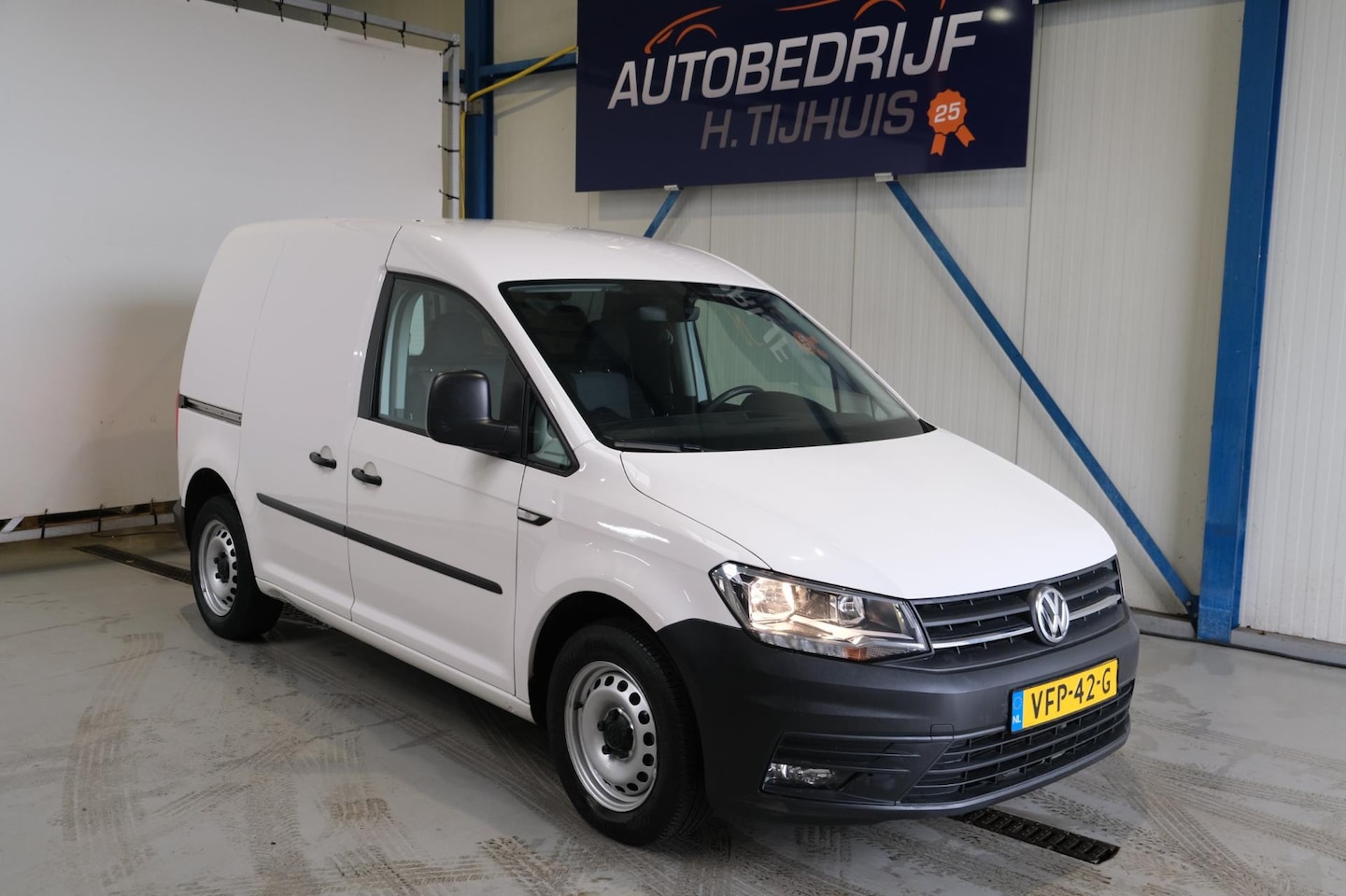 Volkswagen Caddy - 2.0 TDI L1H1 BMT Comfortline - N.A.P. Airco, Cruise, PDC. - AutoWereld.nl