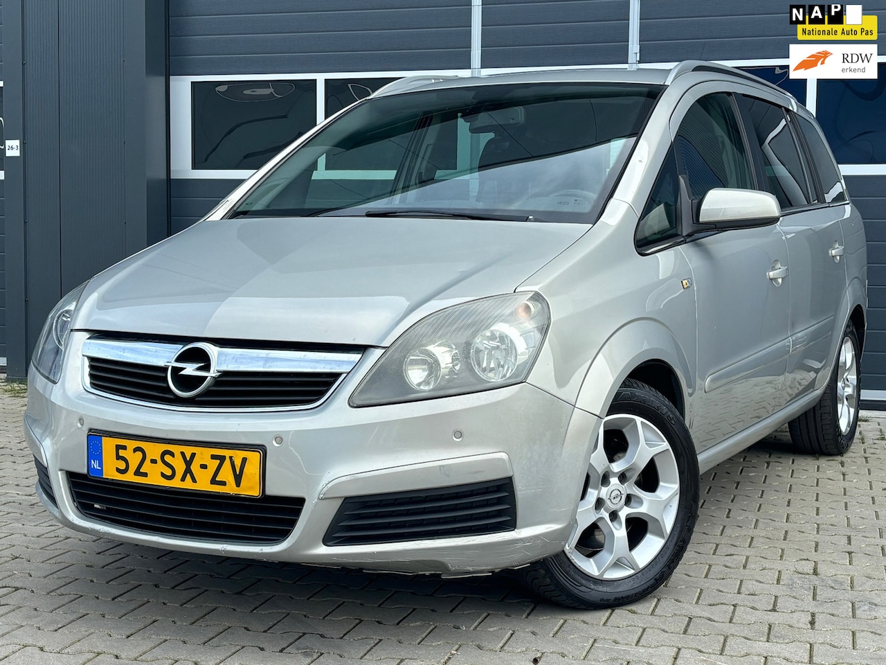 Opel Zafira - 2.2 Cosmo Automaat Airco - AutoWereld.nl