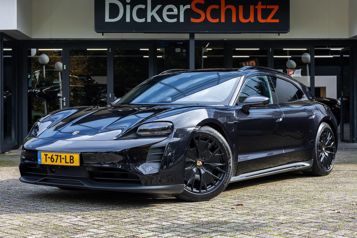 Porsche Taycan Sport Turismo - GTS 93 kWh 598PK - AutoWereld.nl