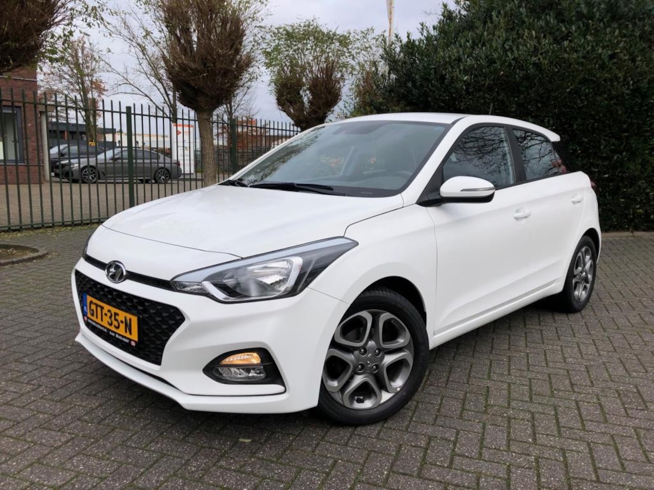 Hyundai i20 - 1.2 (4 cil.), Apple CarPlay, AIRCO, Cruise Control, Navigatie, Achteruitrijcamera, DAB, Bl - AutoWereld.nl