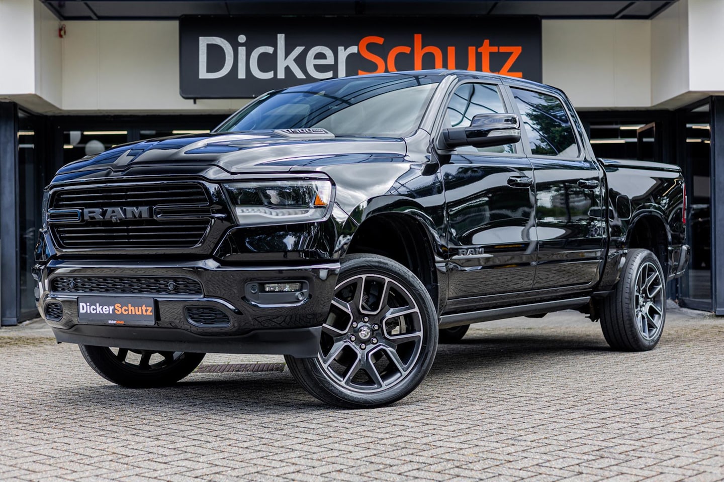 Dodge Ram 1500 - 5.7 V8 Crew Crew Cab SPORT. Eerste eigenaar! - AutoWereld.nl