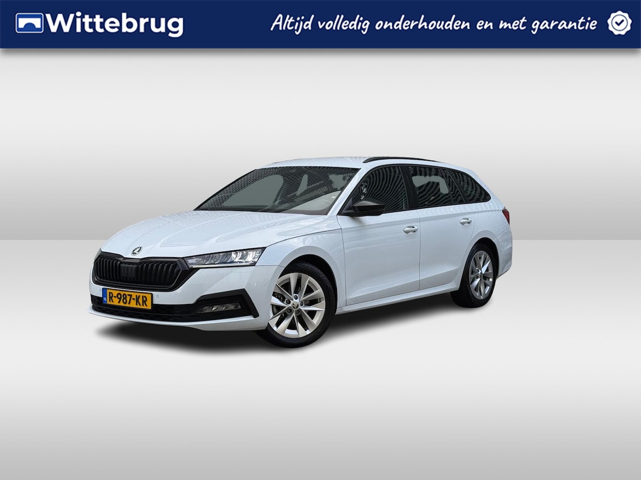 Skoda Octavia Combi - 1.0 TSI 110PK Sport Business / Zwenkbare Trekhaak / Parkeersensoren V+A / Digitale Cockpit - AutoWereld.nl