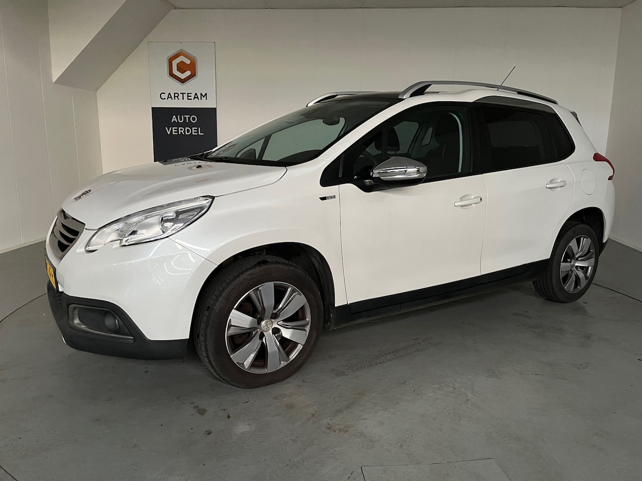 Peugeot 2008 - 1.2 PureTech Allure Airco, Navigatie, LMV, Panodak - AutoWereld.nl