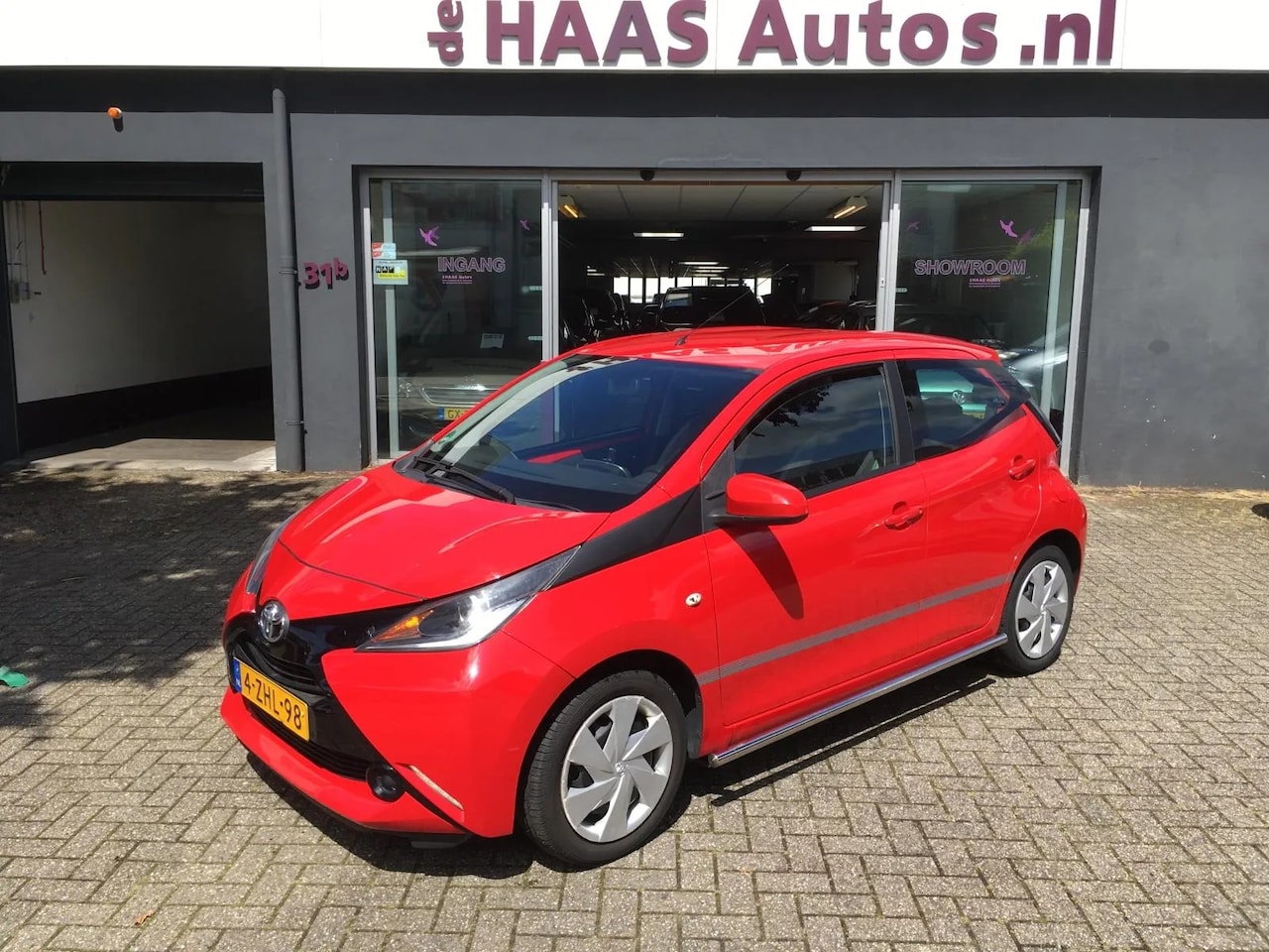 Toyota Aygo - 1.0 VVT-i x-play / 5 DEURS / NIEUW MODELJAAR / CRUISE / APK SEPTEMBER 2025 !!! - AutoWereld.nl