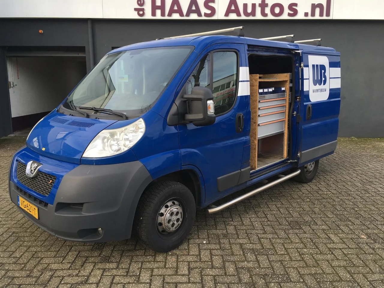 Peugeot Boxer - 333 2.2 HDI L1H1 / AIRCO / SCHUIFDEUR LINKS EN RECHTS / TREKHAAK / IMPERIAAL / APK 2025 !! - AutoWereld.nl