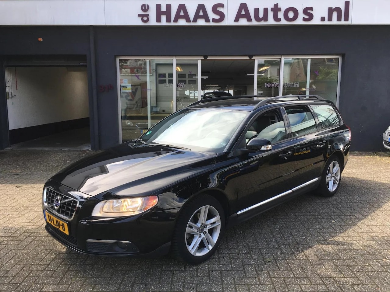 Volvo V70 - 2.0T Kinetic / LEDER / NAVI / TREKHAAK / APK JUNI 2025 / EURO-5 - AutoWereld.nl