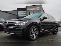 Volkswagen Touareg - 3.0 TDI Atmosphere | Panorama | HuD | R-line | Elek Trekhaak | Luxe Leder | Sfeerverlichti