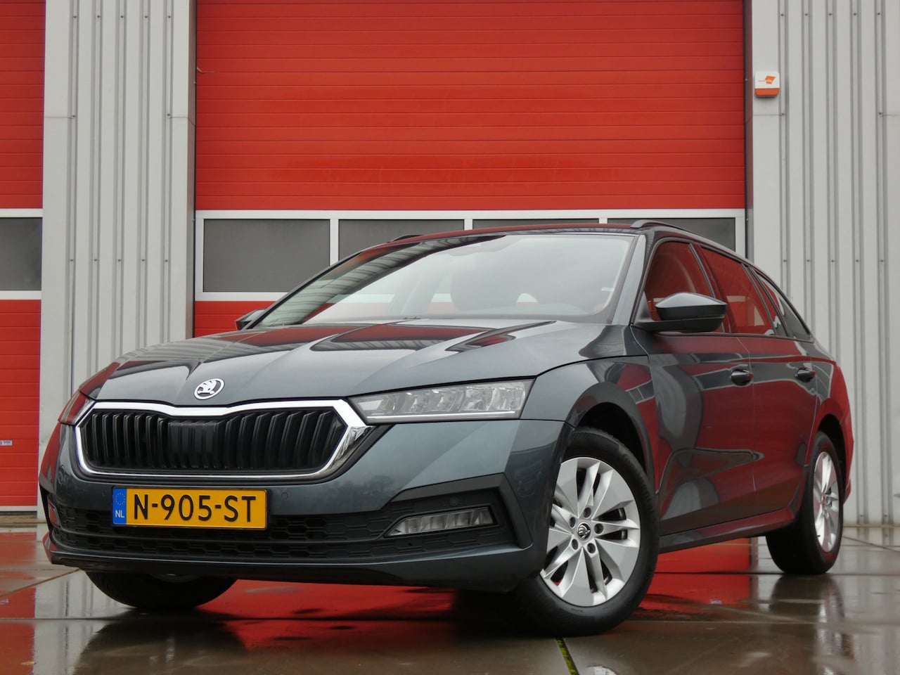 Skoda Octavia Combi - 1.0 e-TSI Business Edition/ automaat/ lage km! - AutoWereld.nl