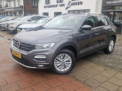 Volkswagen T-Roc - 1.0 TSI Style, Navigatie, Apple Car Play, Android, Parkeersensoren