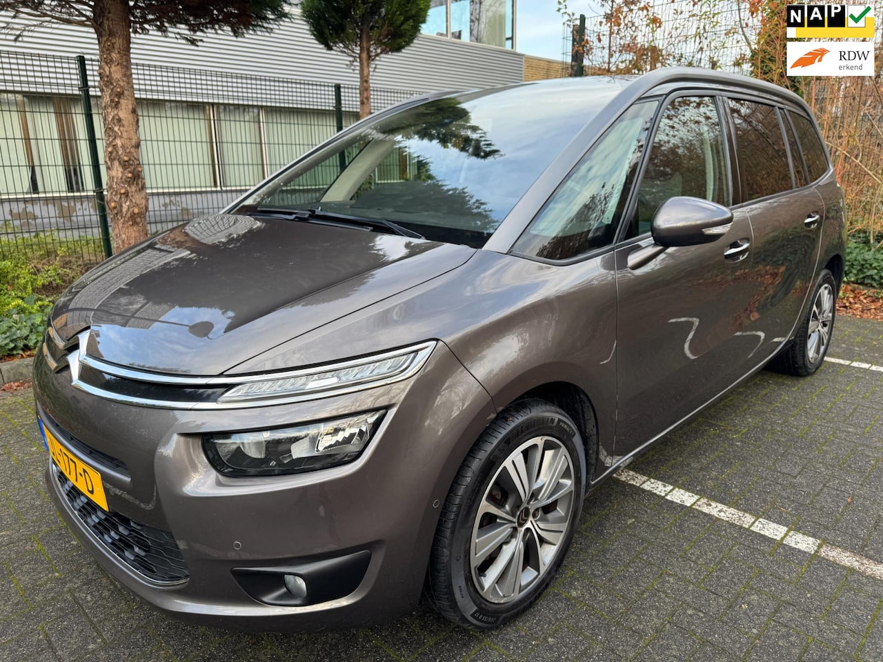 Citroën Grand C4 Picasso - 1.2 PureTech Intensive / 7-pers / Navi / ParkAssist / Led - AutoWereld.nl