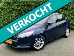 Ford Focus - 1.0 Trend / 1ste eigenaar / Trekhaak / Cruise control / Airco / Lichtmetalen velgen / Orig