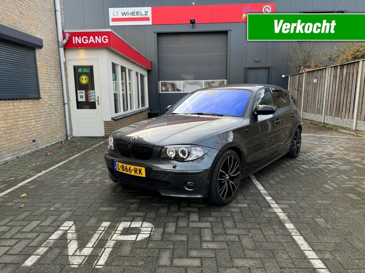 BMW 1-serie - 118 I 5 drs - airco - sportpakket - in zeer nette staat - AutoWereld.nl