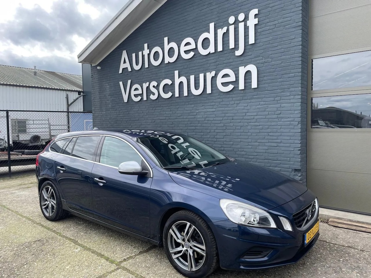 Volvo V60 - 1.6 T3 R-Design 1.6 T3 R-Design - AutoWereld.nl