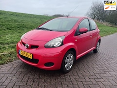 Toyota Aygo - 1.0i 12V Access 5-drs Airco APK 29-07-2025 El. Ramen 79dkm 2 sleutels Radio CD Aux