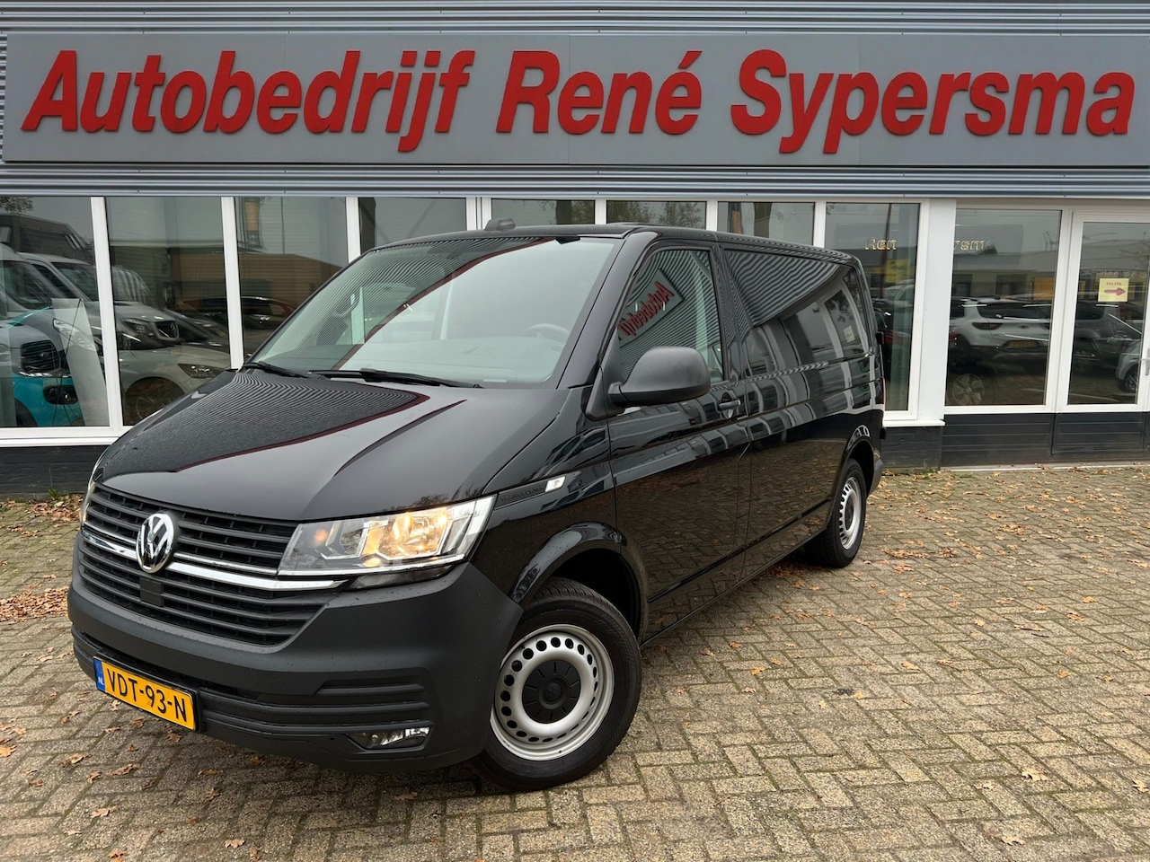 Volkswagen Transporter - 2.0 TDI 150 PK Automaat L1H1 28 Bulli Navi | Airco | Cruise | Camera | Inrichting - AutoWereld.nl