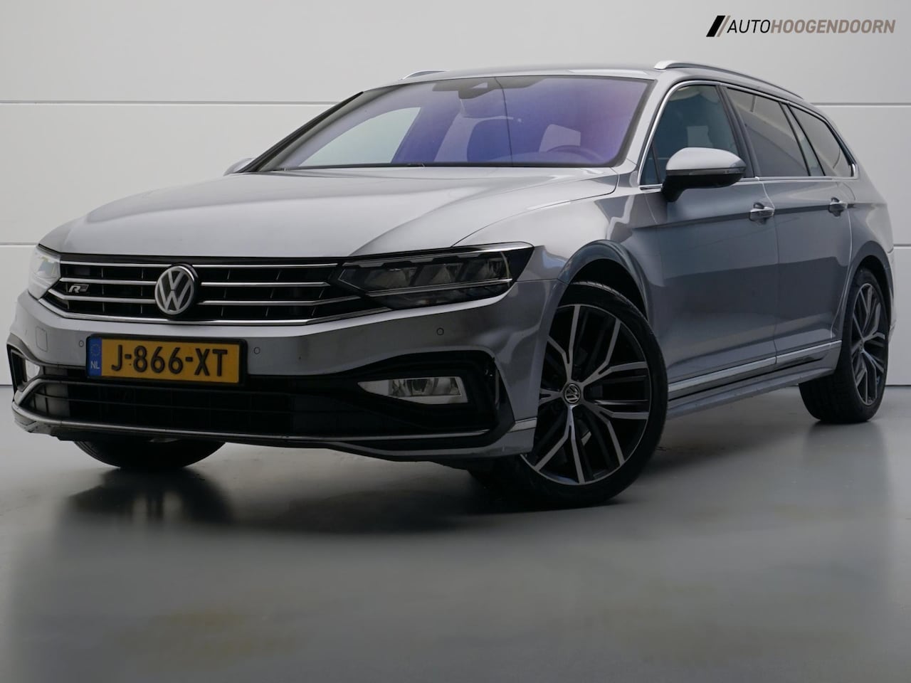 Volkswagen Passat Variant - 2.0 TSI Elegance Business R (DIGITAAL DISPLAY,LEDER,STOELVERWARMING,CAMERA,TREKHAAK,TOPCON - AutoWereld.nl