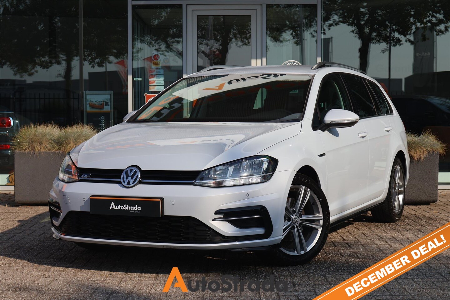 Volkswagen Golf Variant - 1.0 TSI R-Line 110pk | Carplay | Virtual | Trekhaak | DAB | Winterset | ACC - AutoWereld.nl