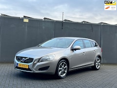 Volvo V60 - 1.6 T4 Kinetic bj.2011 Leder|Navi|Trekhaak|PDC|Nap