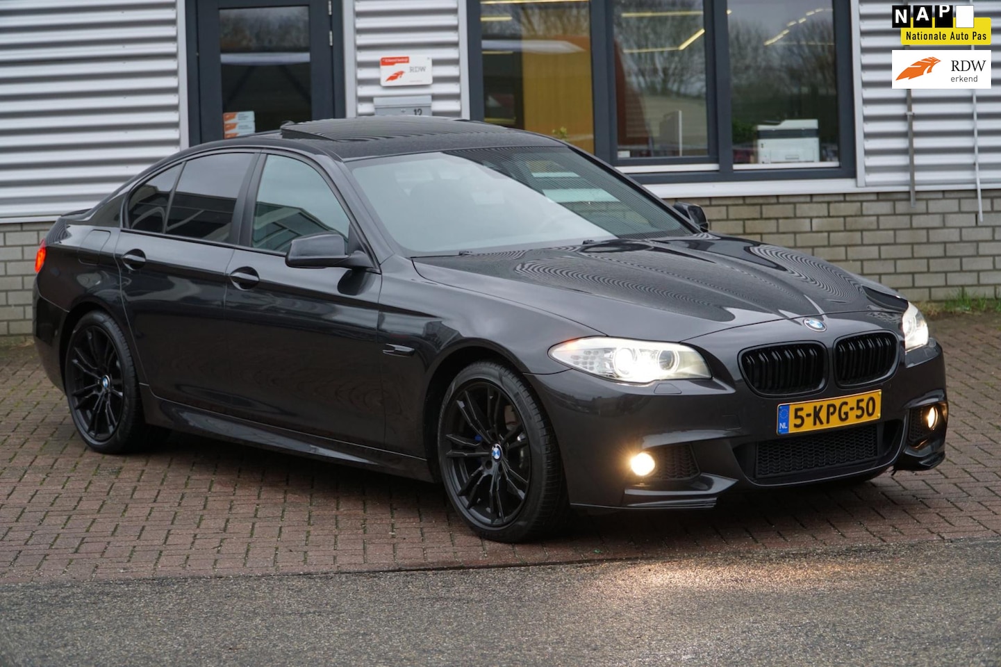 BMW 5-serie - 520i M-SPORT DAK - AutoWereld.nl